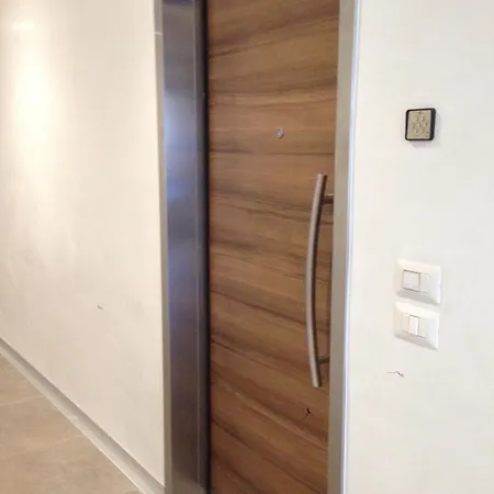 Erik Langer Pedrocchi דירה *